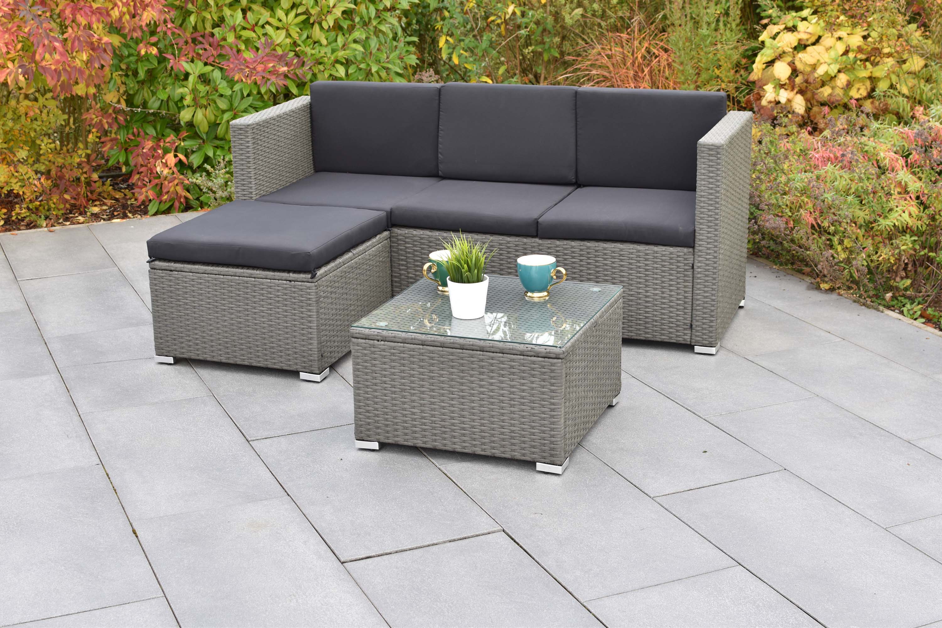 Malta Lounge Set, dreisitzige Bank, 1 Hocker, Tisch, inkl. Kissen