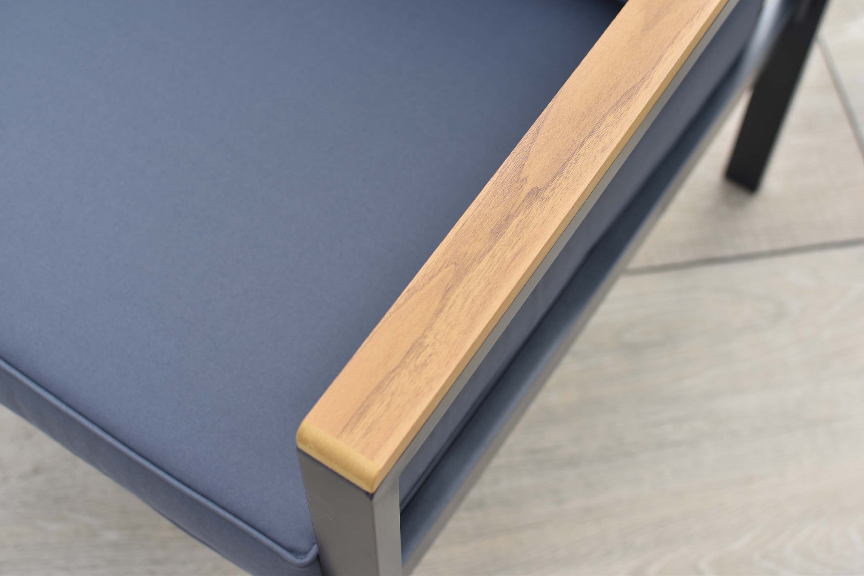 Kavos Set, 2 Sessel, 1 zweisitzige Bank, Tisch 100 x 50 cm, inkl. Sitz- und Rückenkissen Kavos Set, 2 Sessel, 1 zweisitzige Bank, Tisch 100 x 50 cm, inkl. Sitz- und Rückenkissen