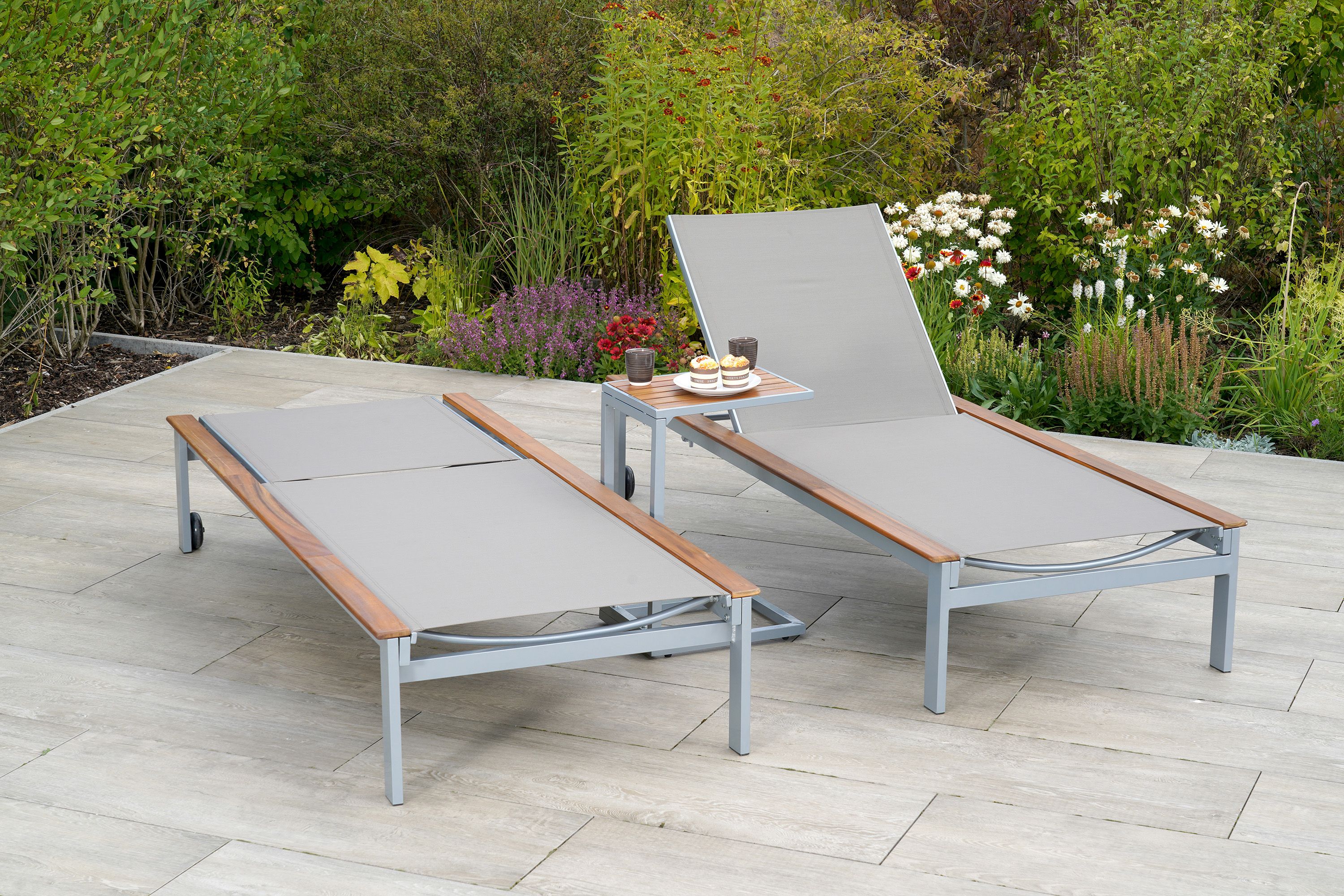 Naxos-Liegen-Set-3tlg-2x-22006-309-22018-219-SS-HD-2 Naxos Set, 3tlg., 2 Liegen, Beistelltisch 61 x 41,5 cm, silber