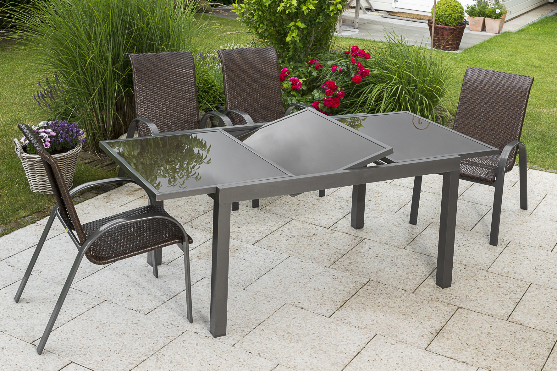 Varese Set, 5tlg., 4 Stapelsessel, Ausziehtisch 120/180 x 90 cm Varese Set, 5tlg., 4 Stapelsessel, Ausziehtisch 120/180 x 90 cm