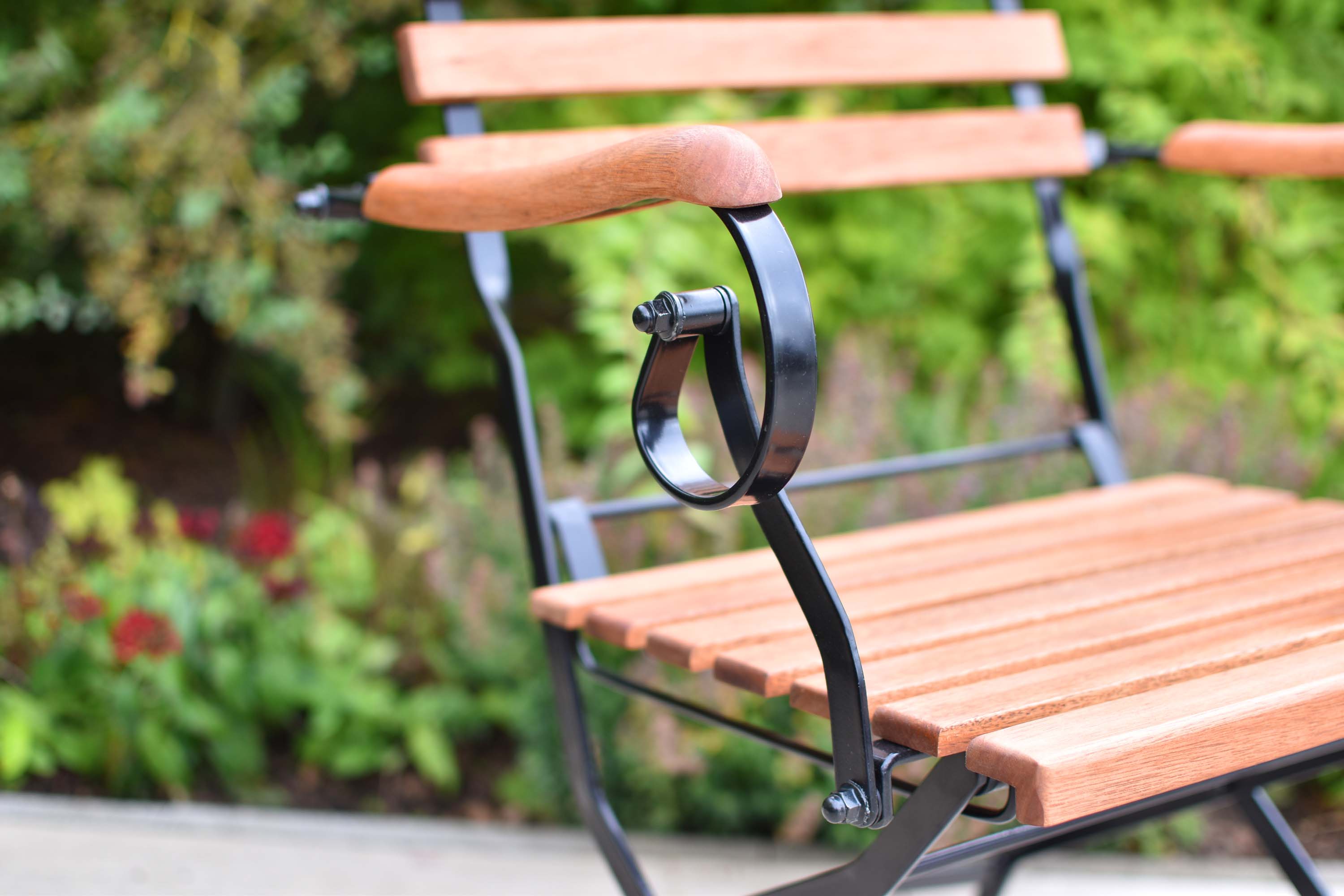 Schlossgarten Set 4tlg., 2 Klappsessel, 1 Bank 2-sitzig, Klapptisch oval 140 x 90 cm Schlossgarten Set 4tlg., 2 Klappsessel, 1 Bank 2-sitzig, Klapptisch oval 140 x 90 cm