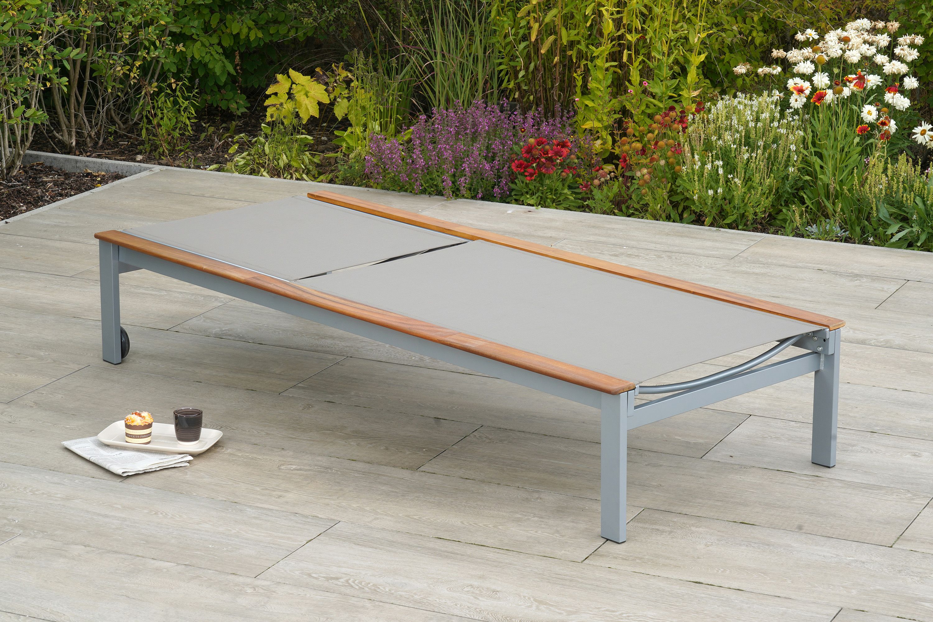 Naxos Liege mit Rädern