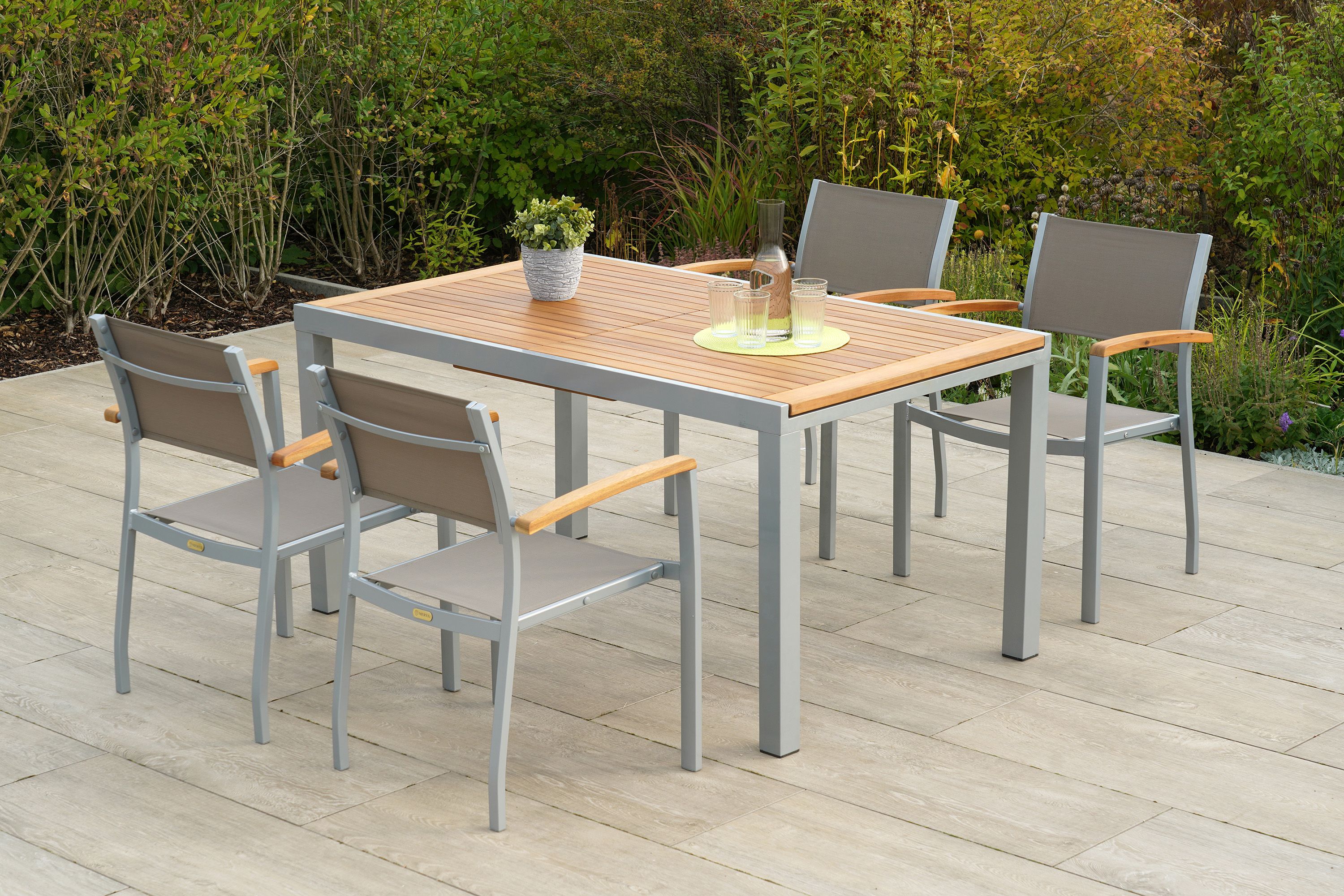 Naxos Set 5tlg., 4 Stapelsessel, Ausziehtisch 150 (200) x 90 cm, silber Naxos Set 5tlg., 4 Stapelsessel, Ausziehtisch 150 (200) x 90 cm, silber