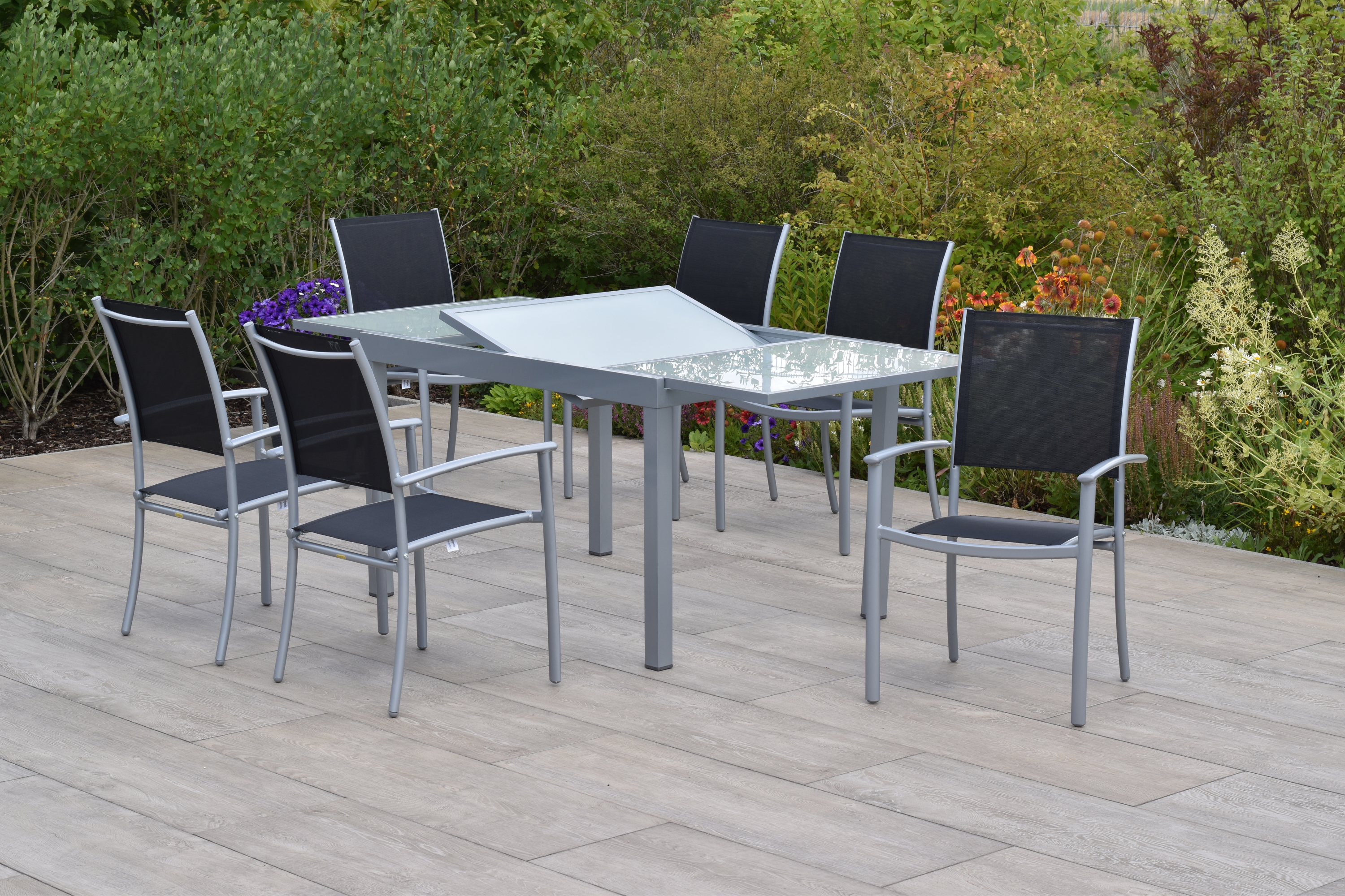 Milano Set 7tlg., 6 Stapelsessel, Ausziehtisch 120 (180) x 90 cm, silber/schwarz