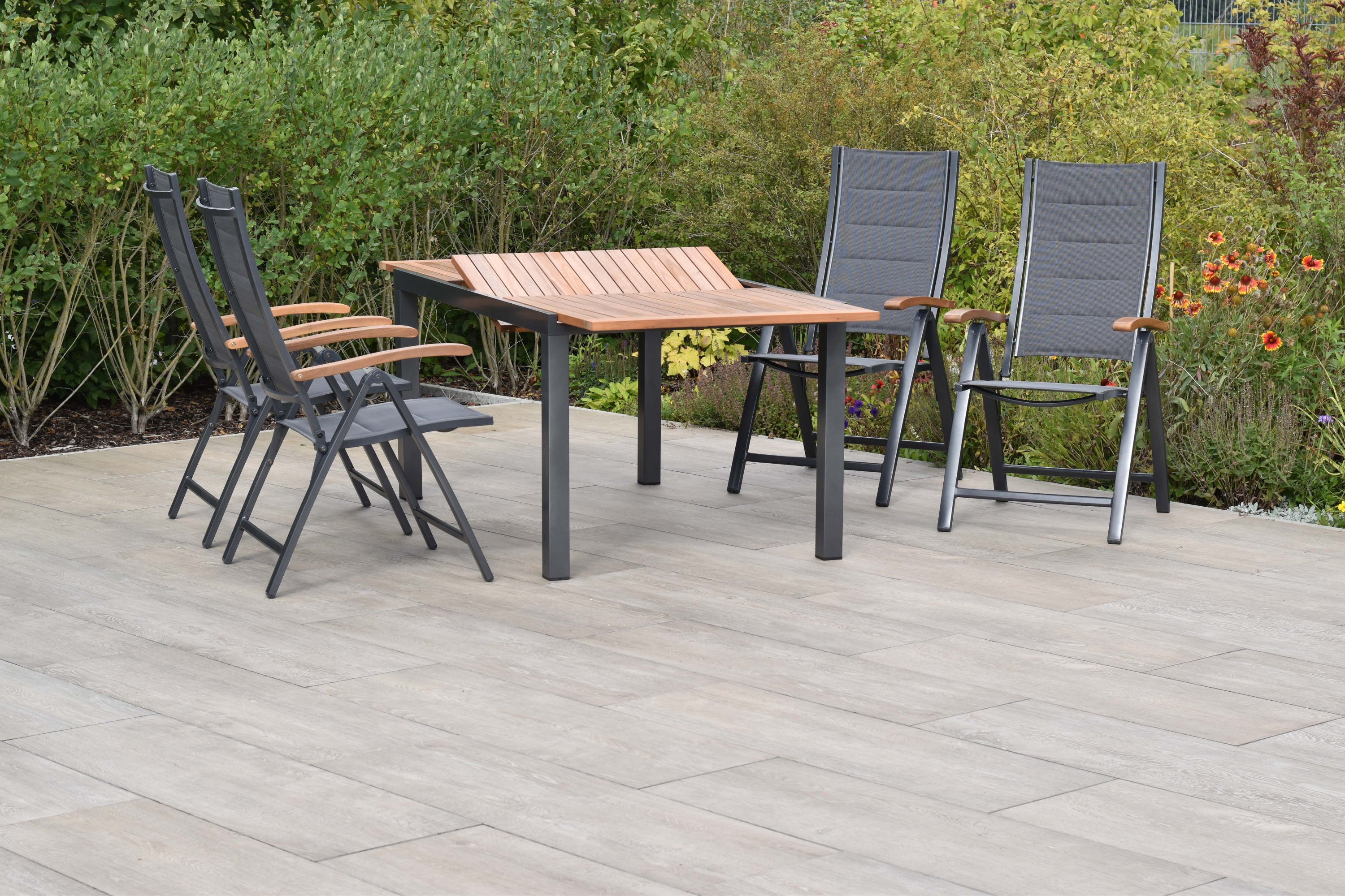 50824-307-2 Paxos Set, 5tlg., 4 Klappsessel, Ausziehtisch 150/200 x 90 cm, graphit