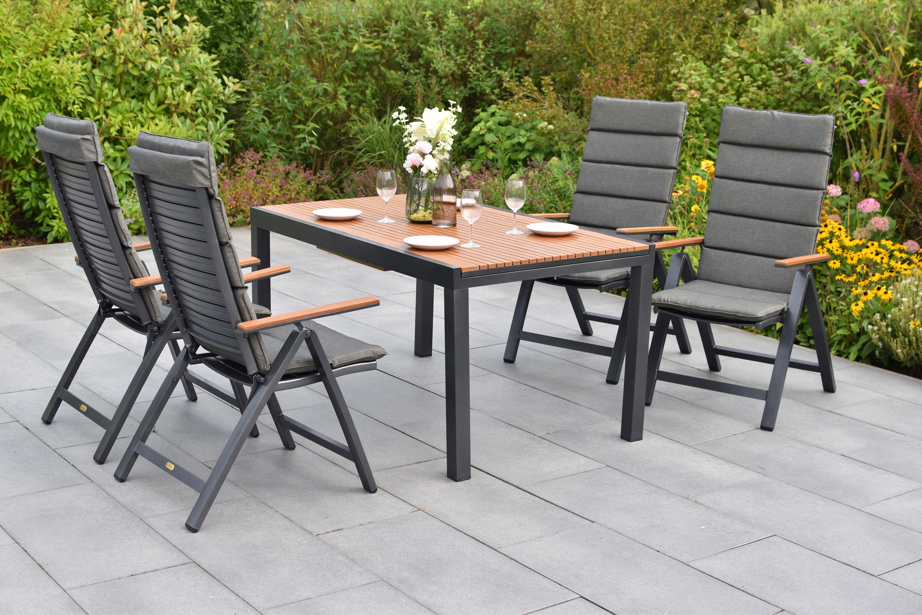 Astros Set 9tlg., 4 Klappsessel, Ausziehtisch, 150 (200) x 90 cm, inkl. Kissen Astros Set 9tlg., 4 Klappsessel, Ausziehtisch, 150 (200) x 90 cm, inkl. Kissen